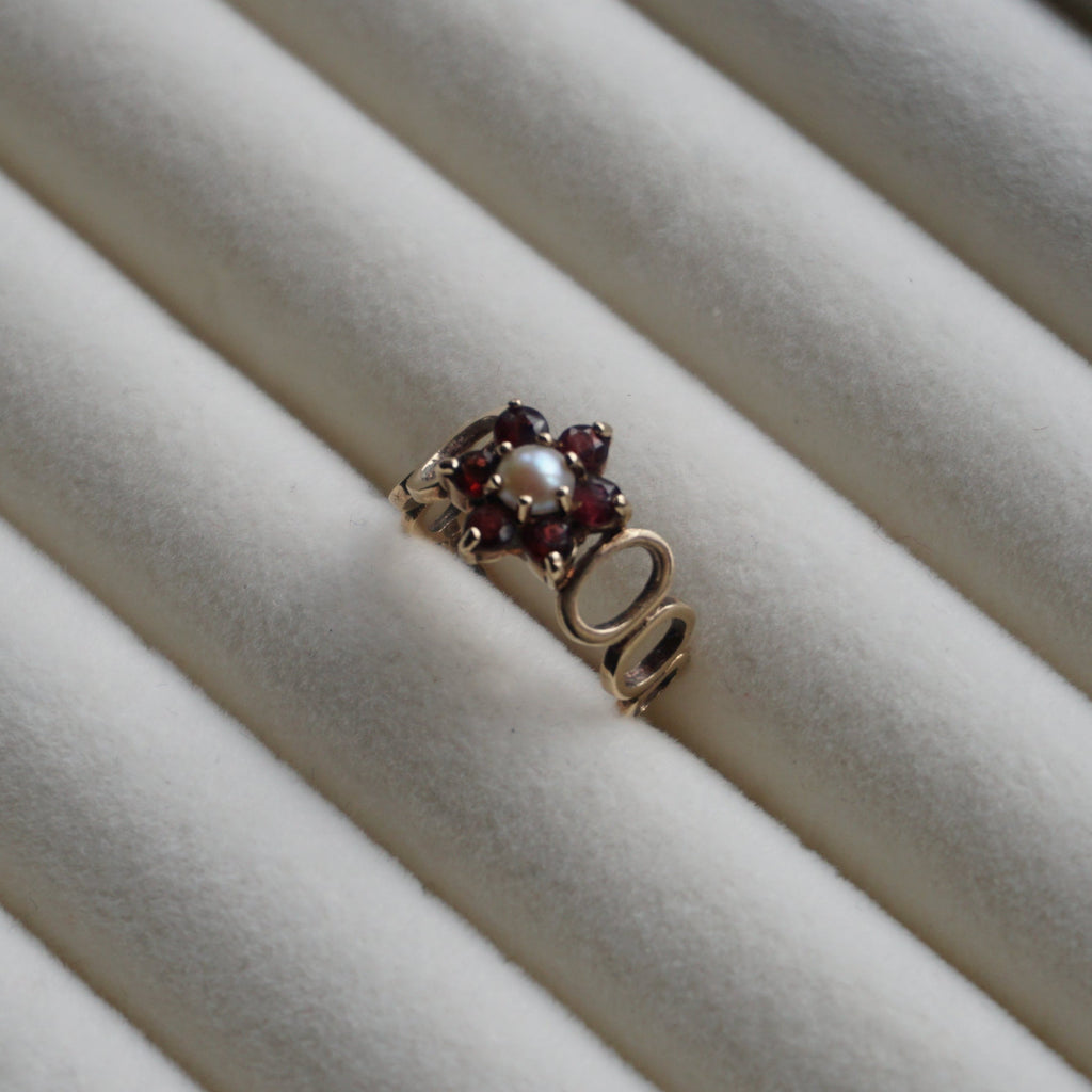 9ct Yellow Gold Garnet and Pearl Flower Ring