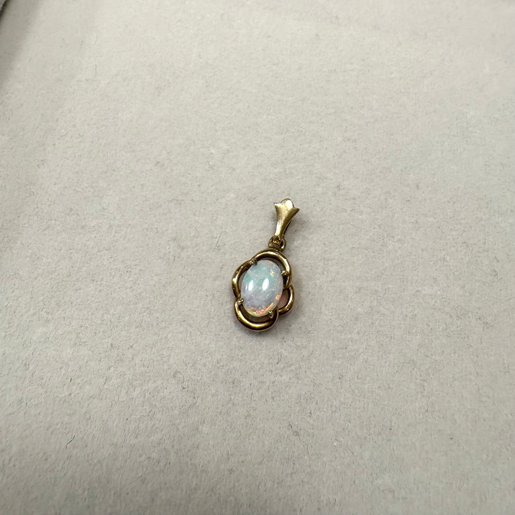 9ct Yellow Gold Opal Pendant