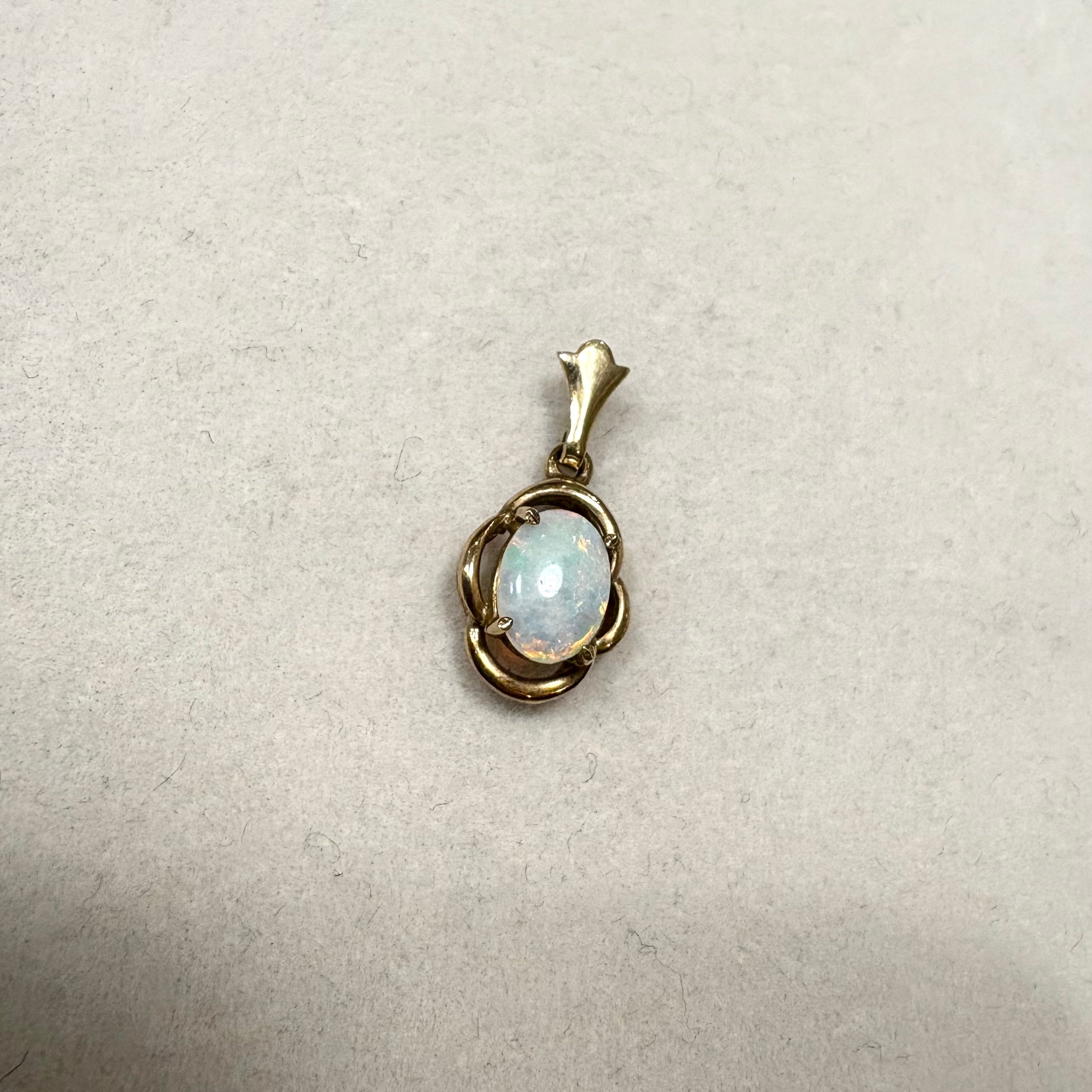 9ct Yellow Gold Opal Pendant