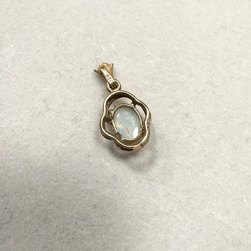 9ct Yellow Gold Opal Pendant