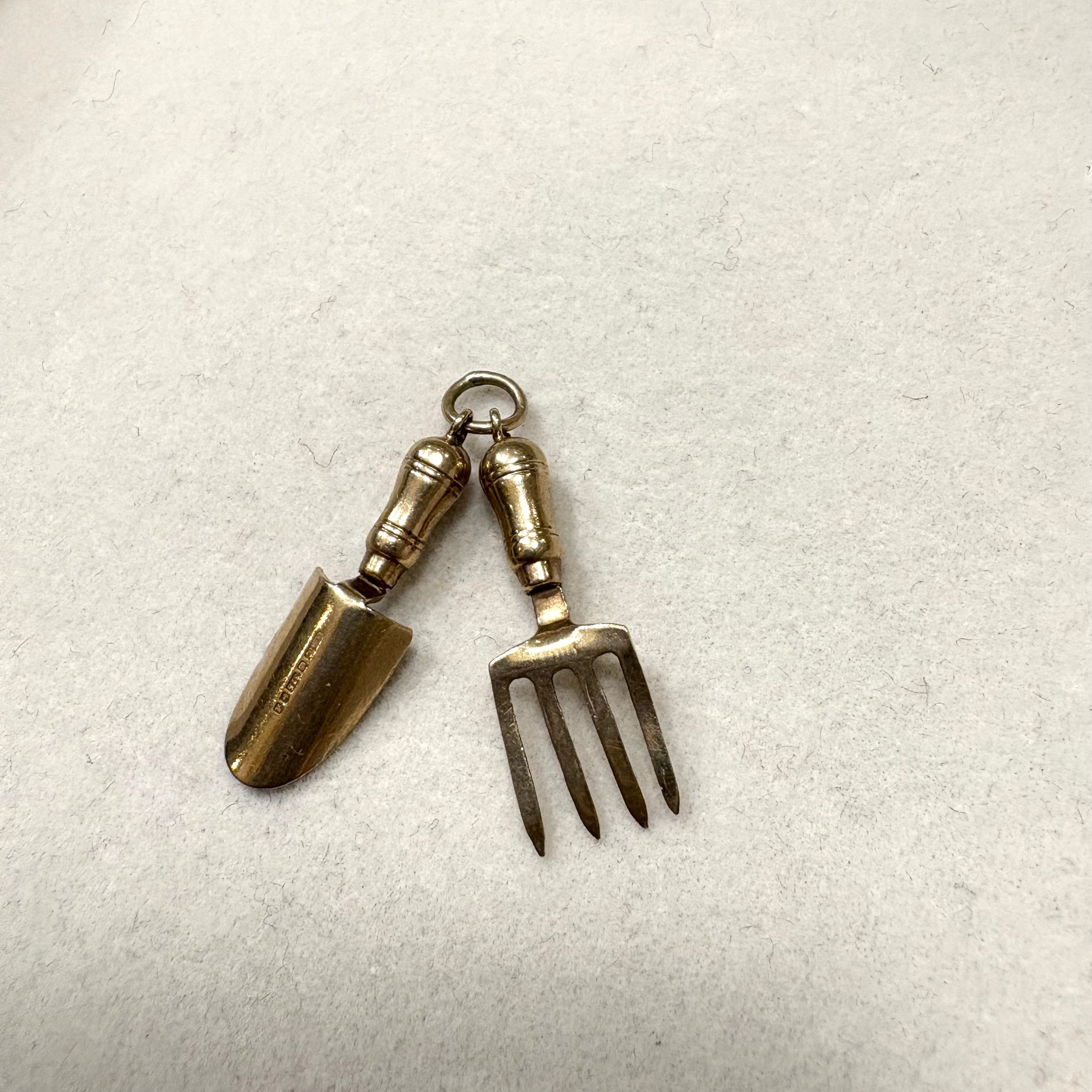 9ct Yellow Gold Fork & Trowel Charm