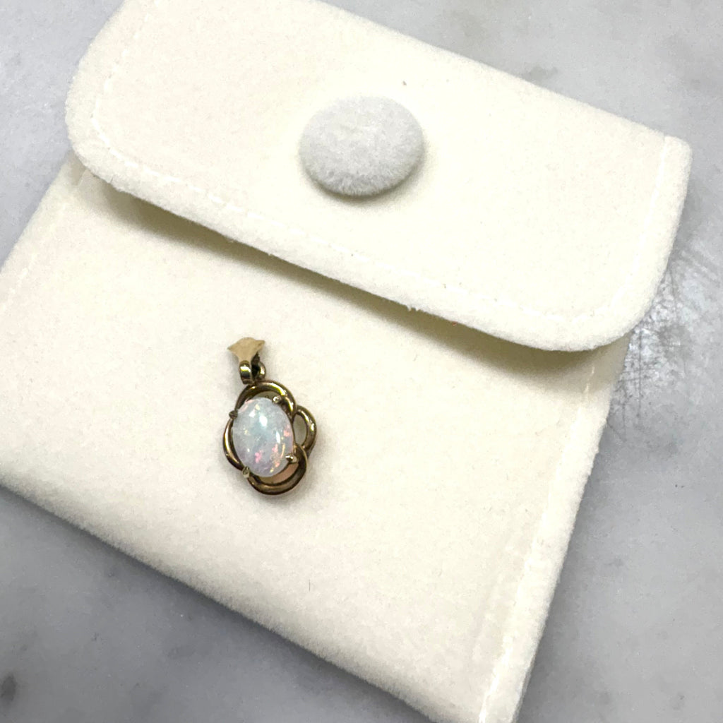 9ct Yellow Gold Opal Pendant