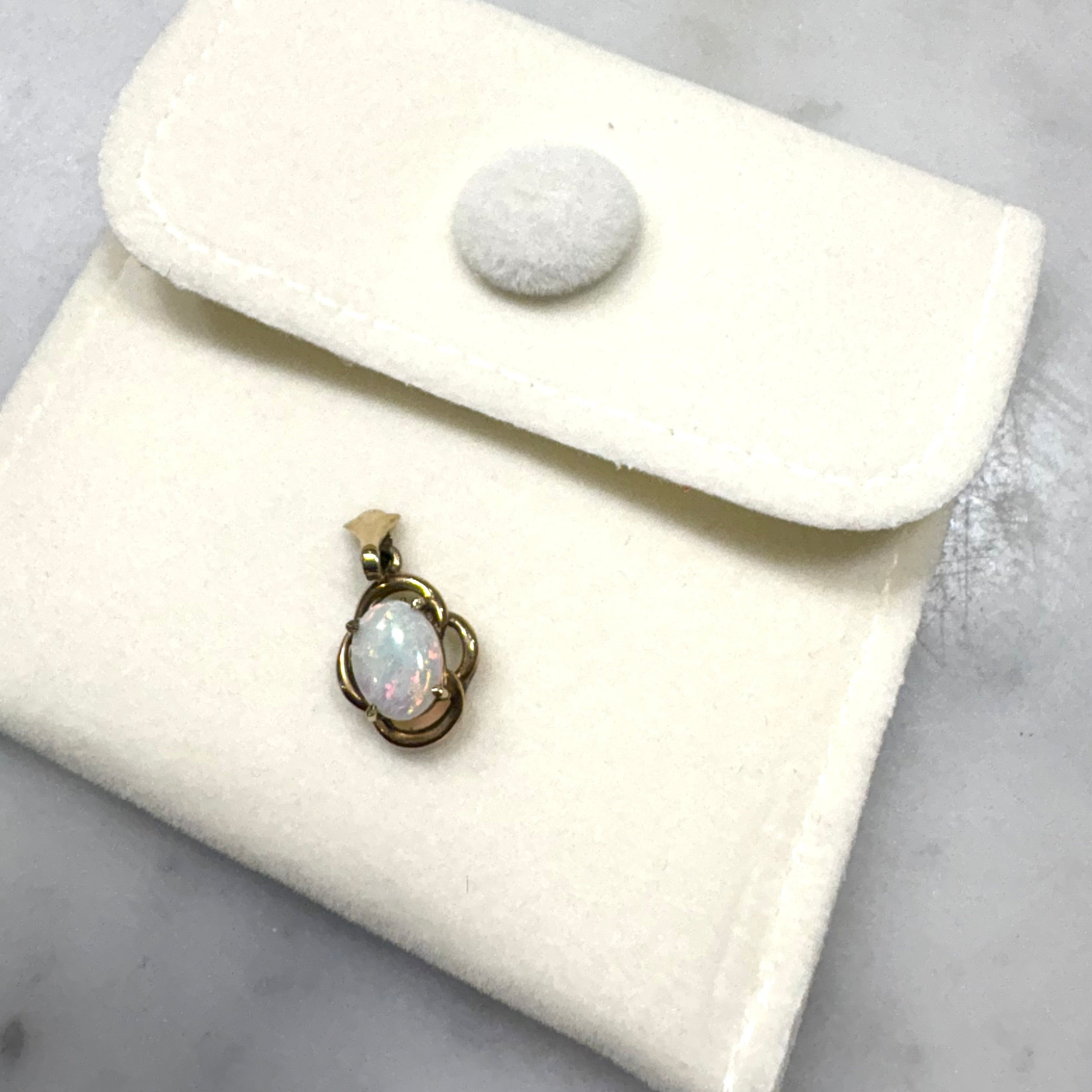 9ct Yellow Gold Opal Pendant